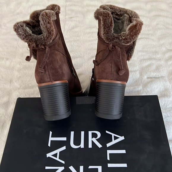 New In Box 9.5 M chocolate Suede Boots Naturalizer - Picture 6 of 9